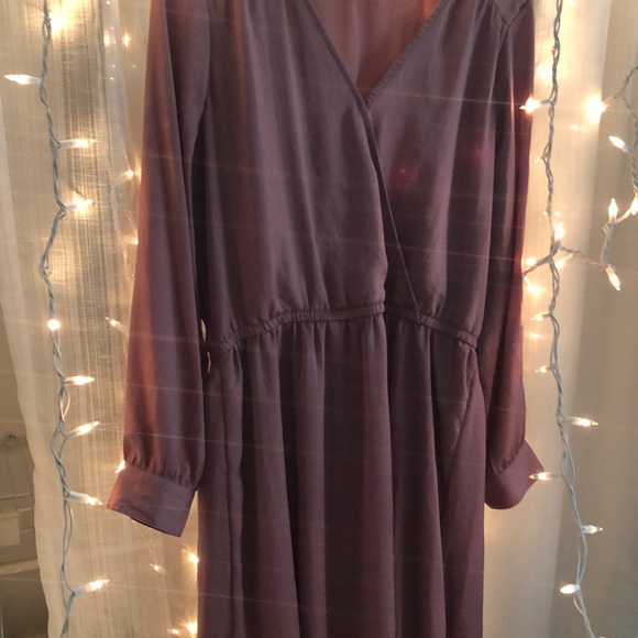 V neck mauve American Eagle dress - Picture 3 of 4